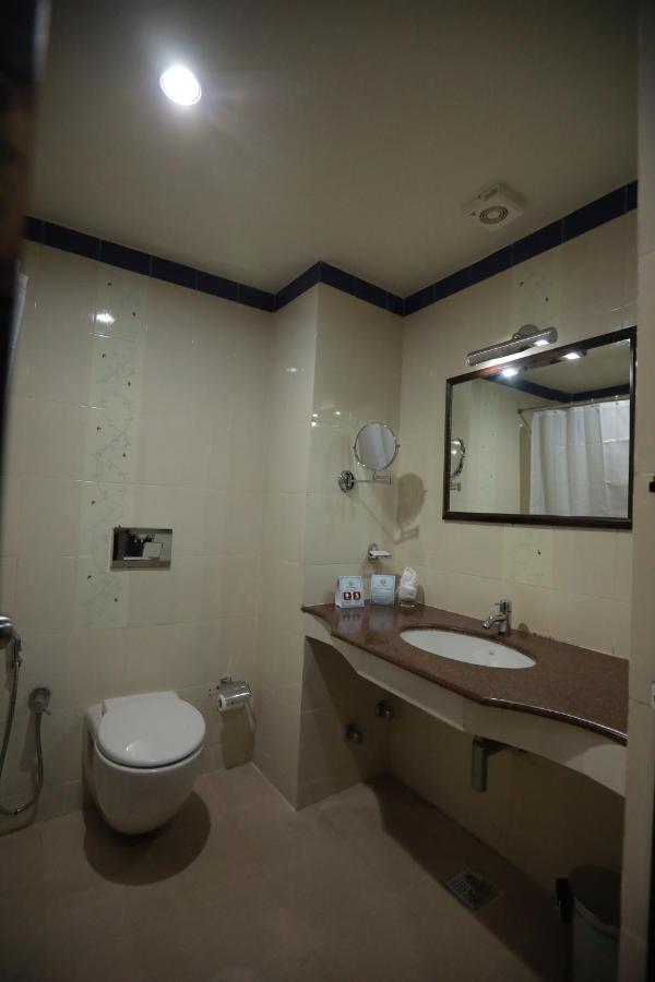 Thrissur Hotel Peninsula מראה חיצוני תמונה