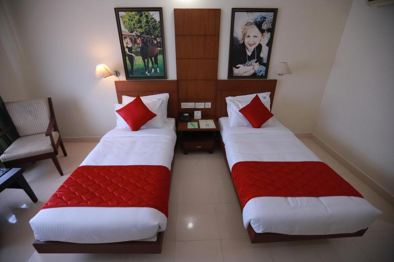 Thrissur Hotel Peninsula מראה חיצוני תמונה