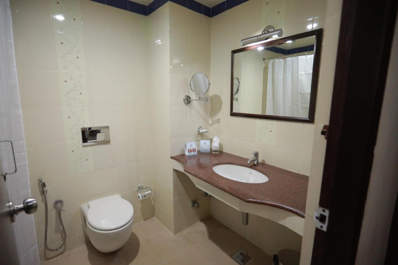 Thrissur Hotel Peninsula מראה חיצוני תמונה