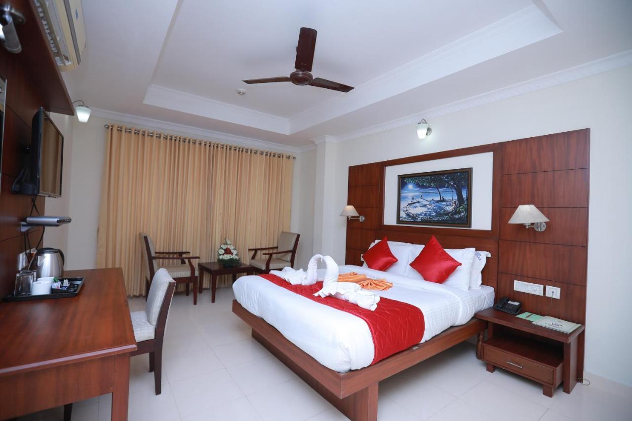 Thrissur Hotel Peninsula מראה חיצוני תמונה
