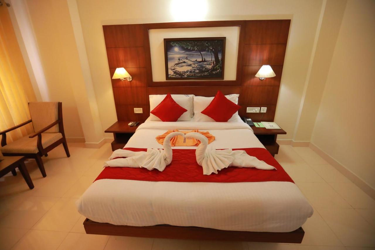 Thrissur Hotel Peninsula מראה חיצוני תמונה