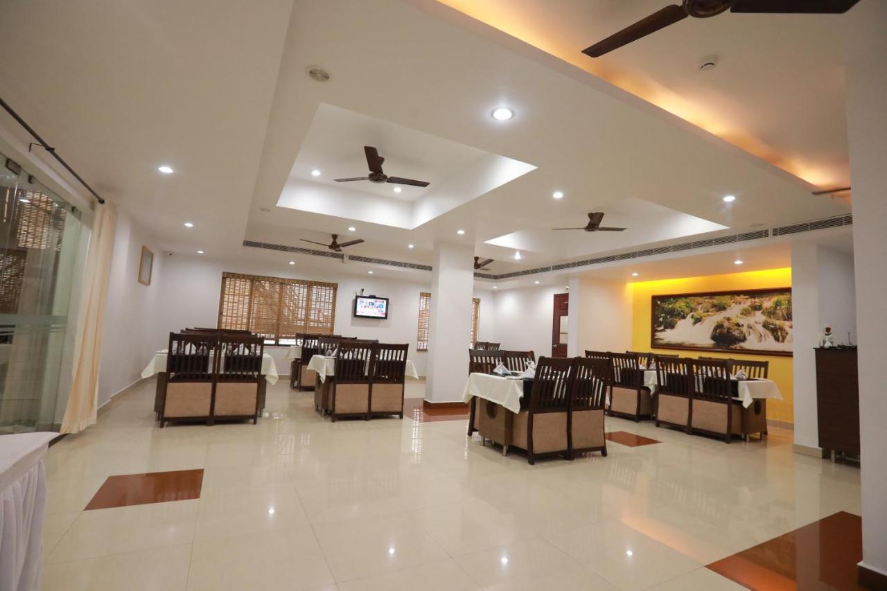 Thrissur Hotel Peninsula מראה חיצוני תמונה