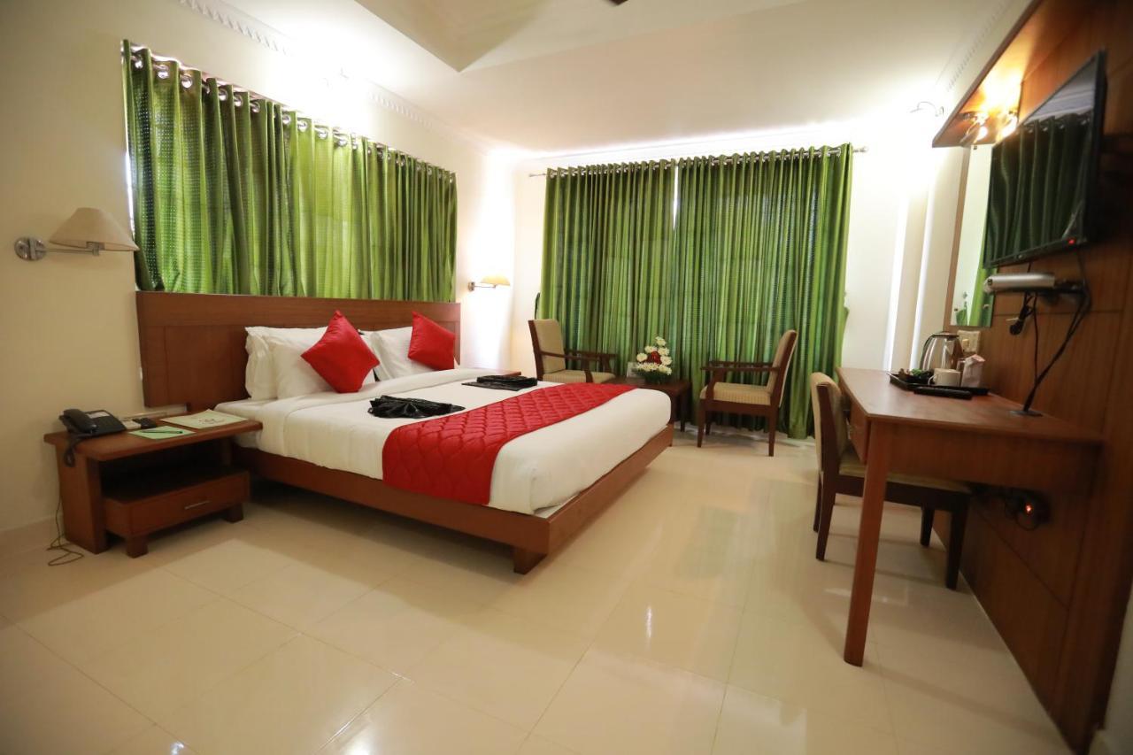 Thrissur Hotel Peninsula מראה חיצוני תמונה