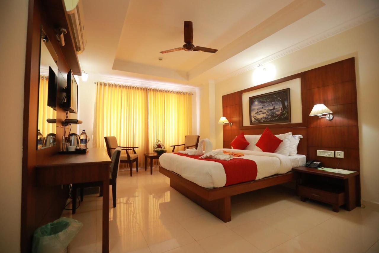 Thrissur Hotel Peninsula מראה חיצוני תמונה