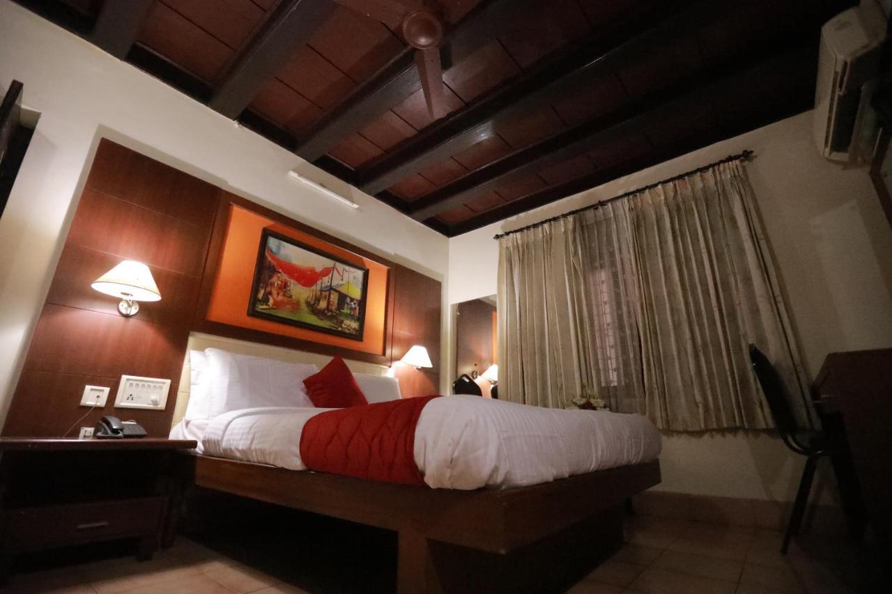 Thrissur Hotel Peninsula מראה חיצוני תמונה