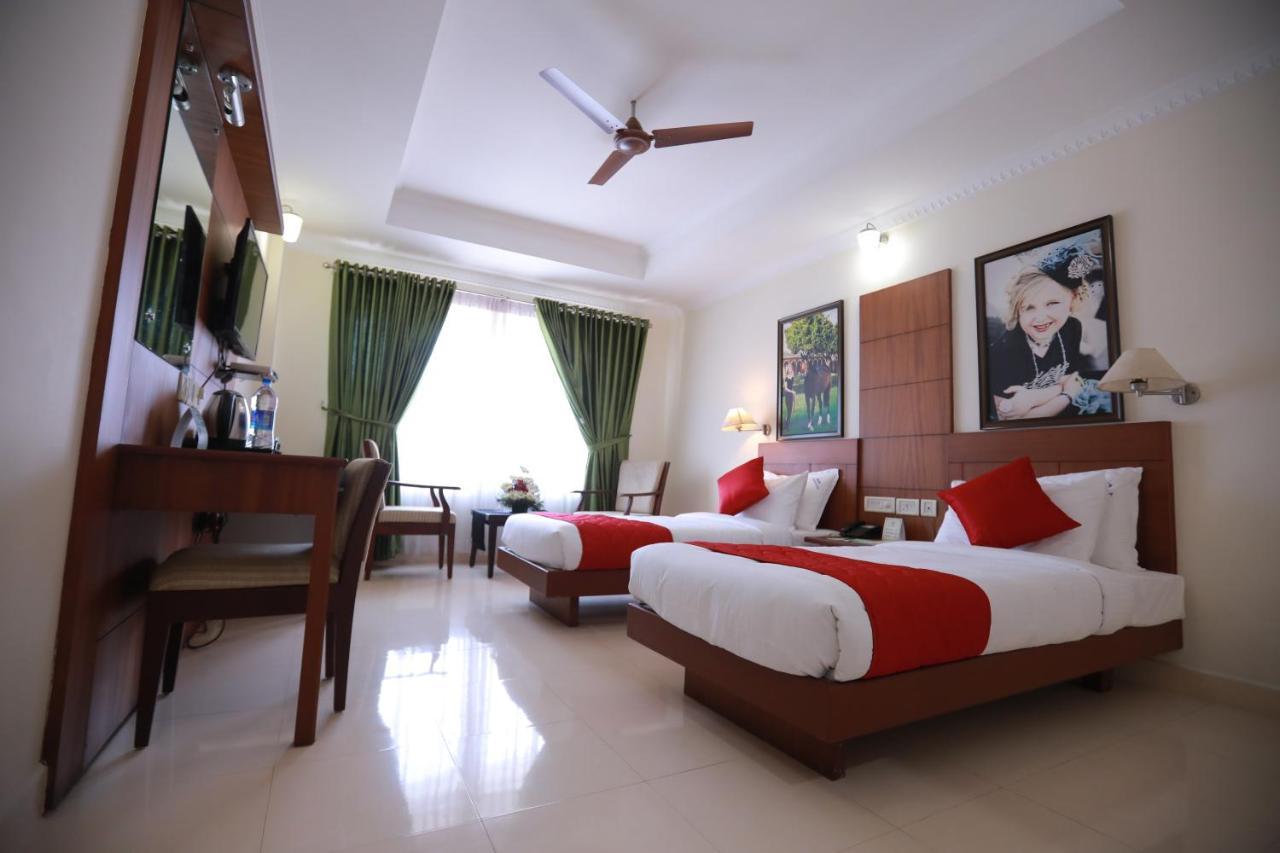 Thrissur Hotel Peninsula מראה חיצוני תמונה
