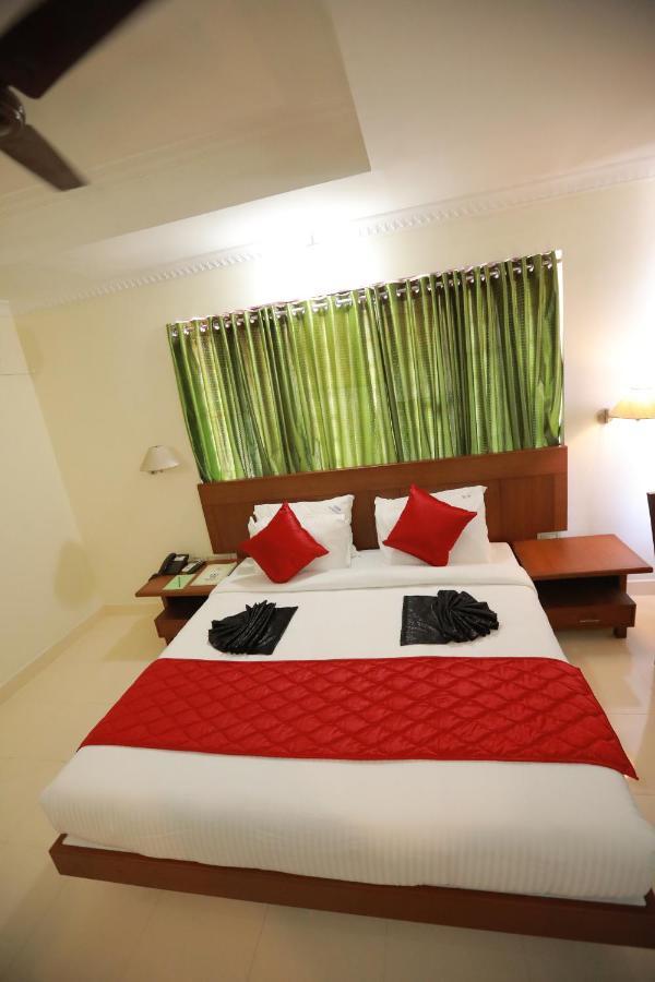 Thrissur Hotel Peninsula מראה חיצוני תמונה