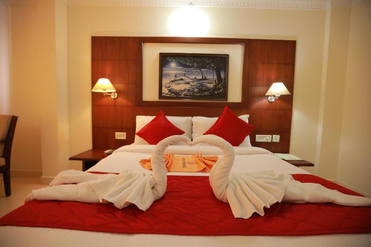 Thrissur Hotel Peninsula מראה חיצוני תמונה