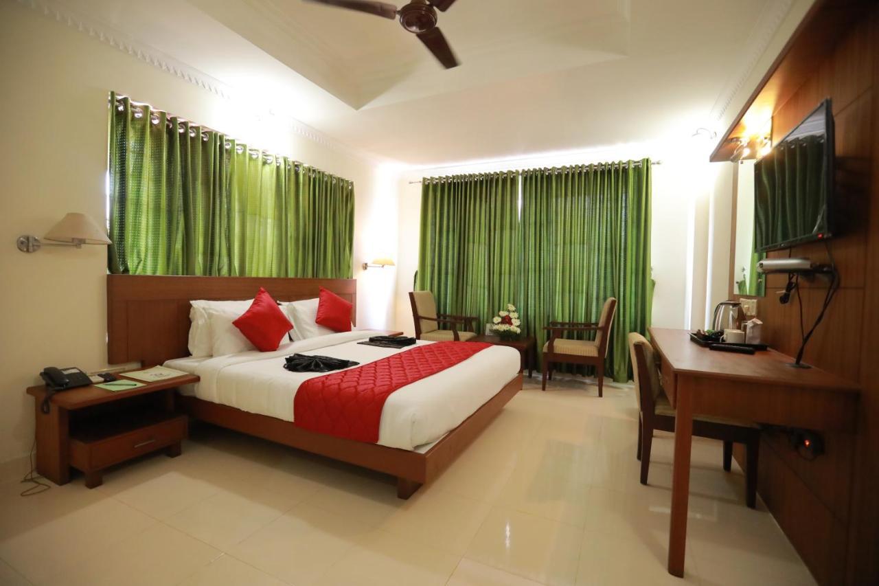 Thrissur Hotel Peninsula מראה חיצוני תמונה