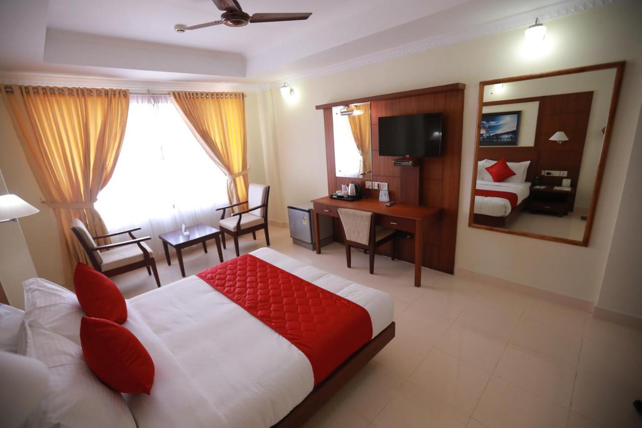 Thrissur Hotel Peninsula מראה חיצוני תמונה