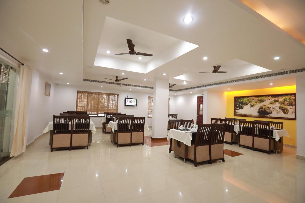 Thrissur Hotel Peninsula מראה חיצוני תמונה