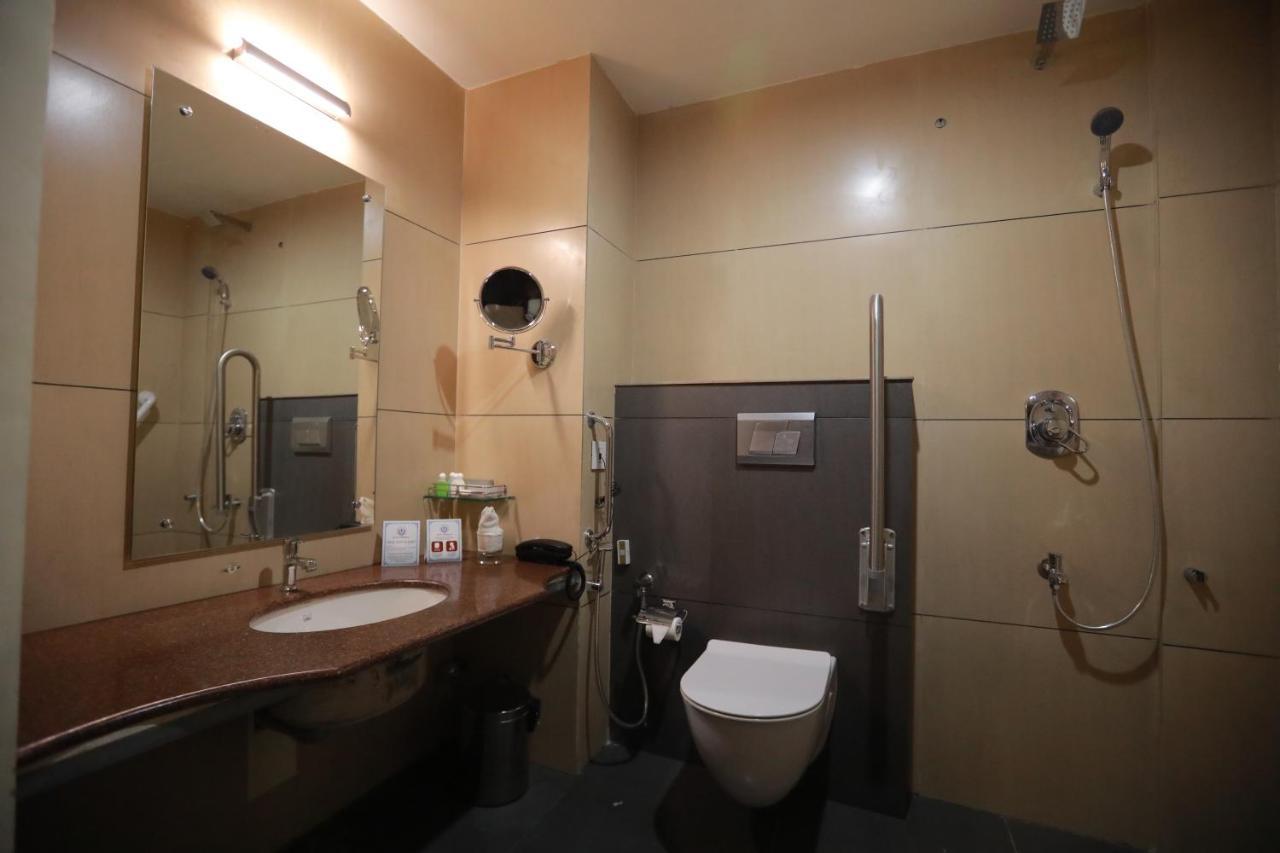 Thrissur Hotel Peninsula מראה חיצוני תמונה