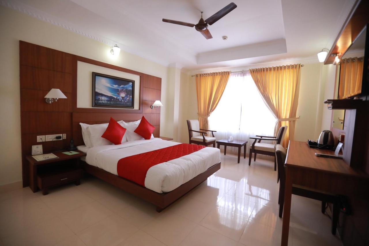 Thrissur Hotel Peninsula מראה חיצוני תמונה