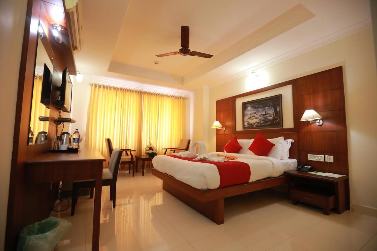 Thrissur Hotel Peninsula מראה חיצוני תמונה
