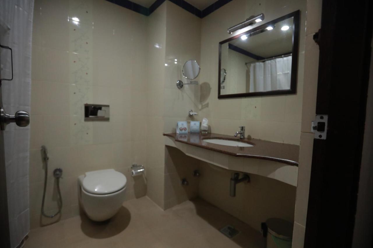 Thrissur Hotel Peninsula מראה חיצוני תמונה